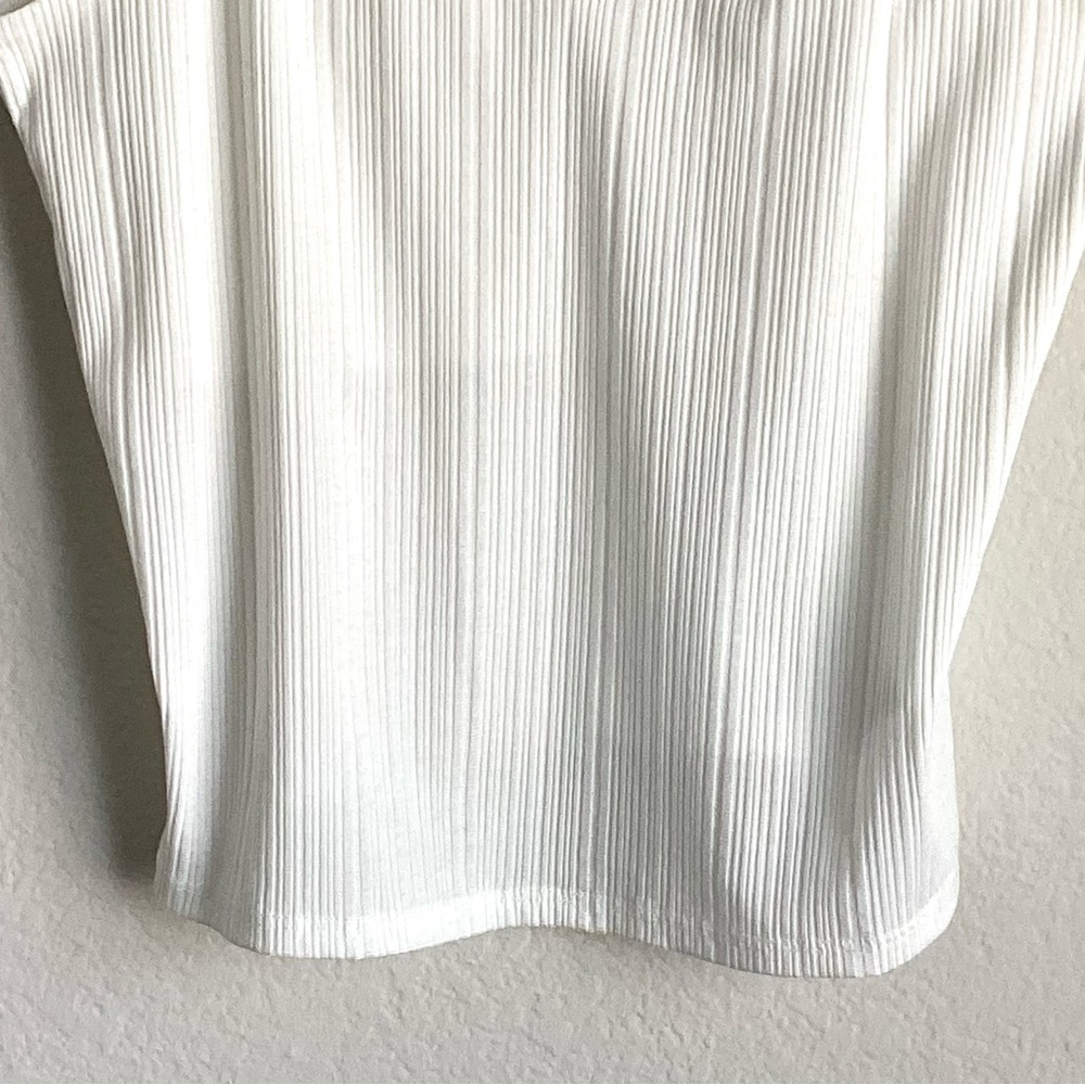 \H&M\• White Crop Tank - Picture 6 of 13